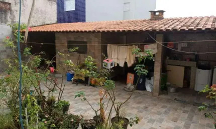 Sobrado com 250m² localizado no Bairro Canhema em Diadema - SP.
