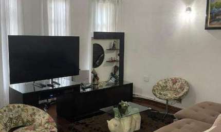 Sobrado com 282m² localizado na Vila Alpina em Santo André/SP.