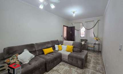 Casa com 212 m² localizada no Bairro Camilópolis em Santo André - SP.