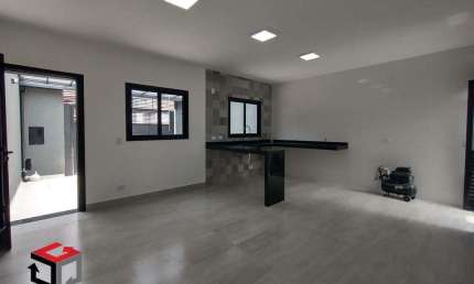 Casa térrea com 2 suítes, 2 vagas de garagem no bairro Taboão