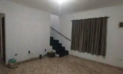 Sobrado com 2 residências, 2 vagas no Jardim do Lago