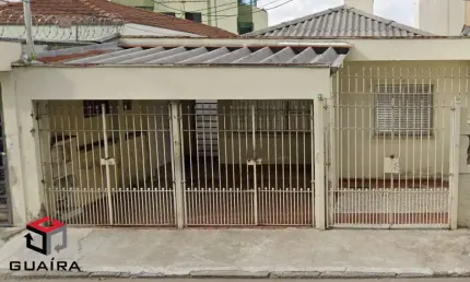 Casa térrea com 256m² localizado no Bairro Rudge Ramos em São Bernardo do Campo/SP.