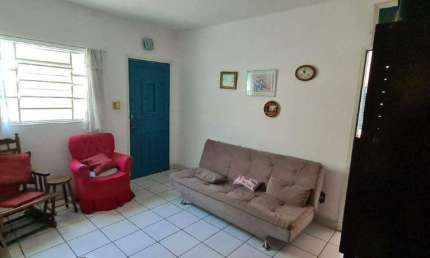 Casa térrea ampla com 225m² localizada no Bairro Rudge Ramos em São Bernardo do Campo/SP.