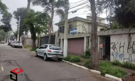 Sobrado Residencial com 4 Dormitórios em Indianópolis com 364m²