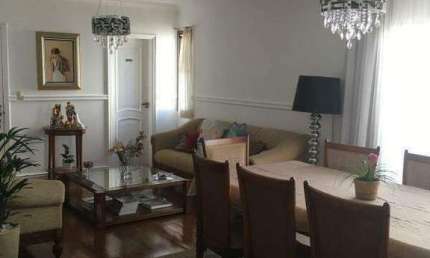 Imóvel de 144m² de área útil, todo reformado, 3 quartos sendo uma suíte com closet, todos com armários planejados