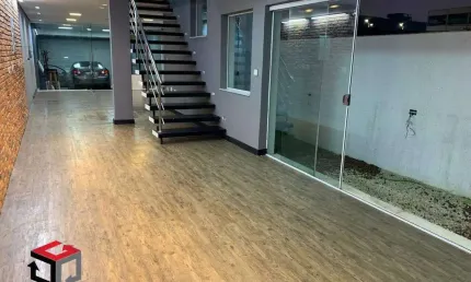Espaço comercial de 270m2 - 2 pavimentos - 6 banheiros - 2 vagas cobertas. - 1.700.000