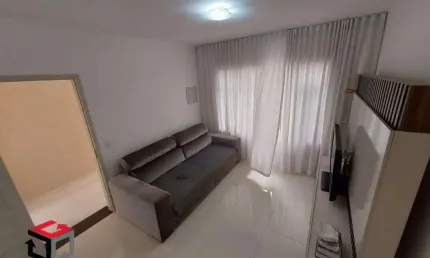 Sobrado totalmente reformado, com 3 quartos, sendo 1 suíte.
