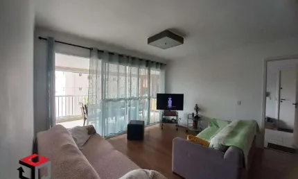 Apartamento Vila Gumercindo, 137 m² com varanda gourmet, 4 dormitórios, 2 suítes, sala ampla, cozinha, despensa e lavanderia. São 2 vagas cobertas.
