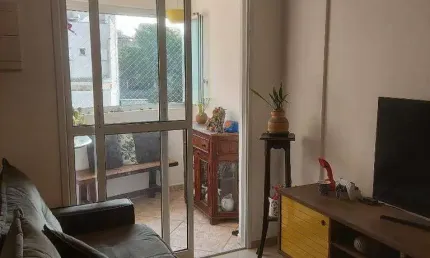 Apartamento com 2 quartos, sendo 1 suite, 1 vaga fixa e descoberta e sacada em santo andré