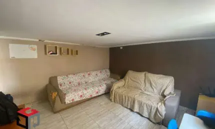 Imóvel de 200m² com 2 casas térreas, cada uma com 1 quarto em São Caetano do Sul.
