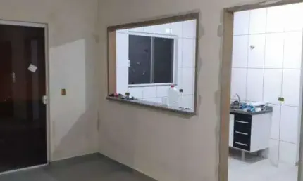 Prédio com 2 apartamentos com total de 180m² localizado no Bairro Maracanã em Santo André.