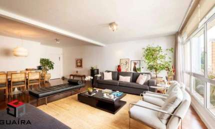 Apartamento 3 Dormitórios em Jardim Paulista com 240m²
