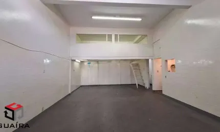 Sobrado com salão comercial, duas casas com entradas independentes, no bairro Vila Alto de Santo André/SP.