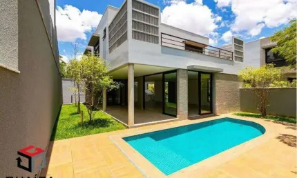 Condomínio fechado em Moema - 3 suítes - 4 vagas - 560m²