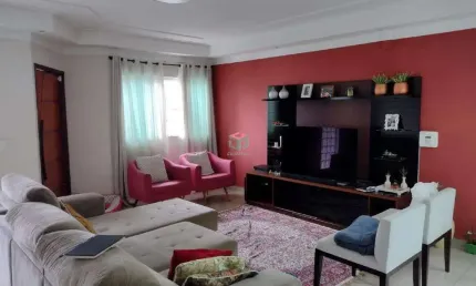 Sobrado com 285m² localizado no Bairro Nova Petrópolis em São Bernardo do Campo/SP.