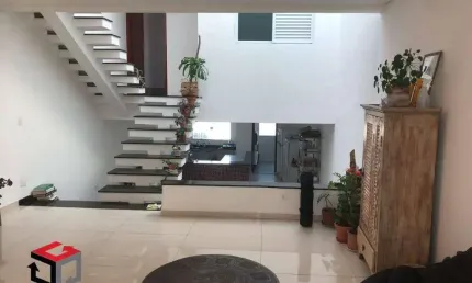 Sobrado à venda 4 quartos 4 suítes 3 vagas Pinheirinho - Santo André - SP