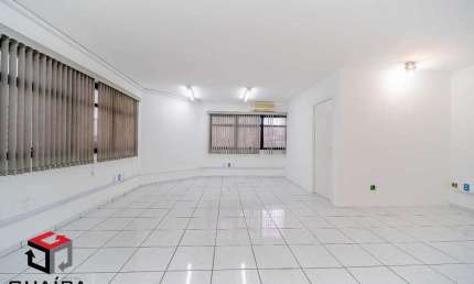 Ótima sala comercial á venda no Bosque da Saúde com 1vaga de garagem.