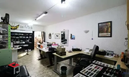 Prédio comercial com 3 pavimentos na lapa com 530 m2 de construção