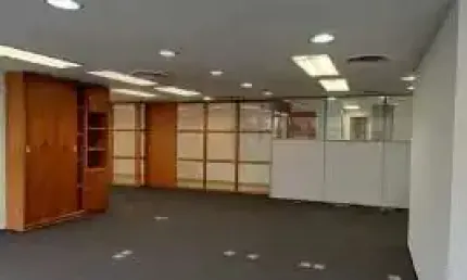 Espaçosa sala comercial á venda no coração de São Paulo na Av Paulista.