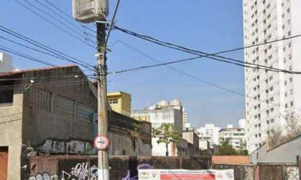 Terreno na Vila Mariana com duas saidas, 700 metros, 10 metros de frente.