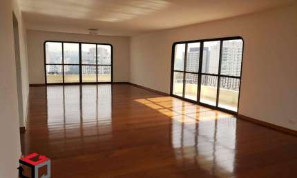 Cobertura Duplex com 647m², localizada no bairro Alto da Boa Vista em São Paulo - SP