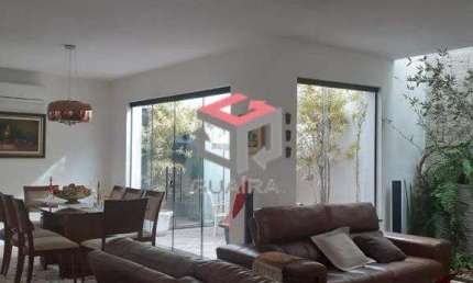 Casa com 220 m² localizado no bairro Campo Belo em São Paulo/SP.