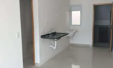 Apartamento em condomínio novo com 2 quartos e 1 vaga de garagem para moto.