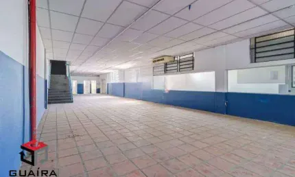Prédio comercial próximo as estações do metrô saúde e praça da árvore