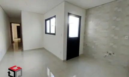 Apartamento tipo, novo com elevador, suíte e sacada