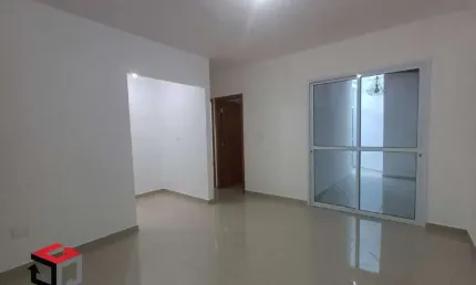 Apto 2 quartos 1 suíte, 1 vaga 2 quintais no bairro Paraíso.