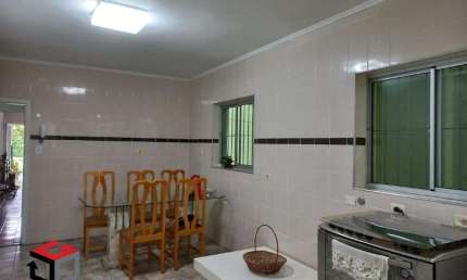 Sobrado Jardim da Glória, 4 dormitórios, 2 salas, cozinha e sala de almoço, quintal com churrasqueira, 2 vagas. Fácil acesso ao metrô Imigrantes