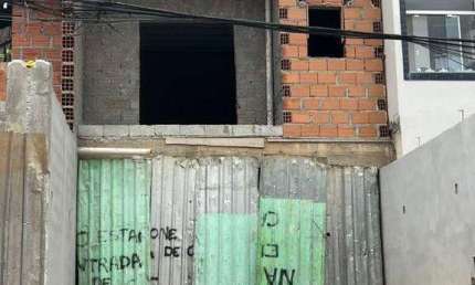Sobrado à venda 3 quartos 3 suítes 4 vagas Maria Adelaide - São Bernardo do Campo - SP