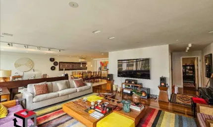 Maravilhoso e espaçoso apartamento reformado á venda com 226m² no jardim europa.