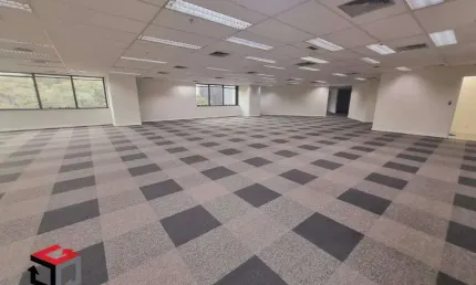 Conjunto Comercial Reformado com 775 m², 21 Vagas e Heliponto — Localização Estratégica Próxima ao Shopping Eldorado e Estação Butantã