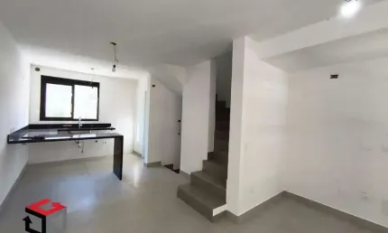 Sobrado de Vila Novo no Campo Belo com Rooftop Privativo, 2 Suítes e Vagas Cobertas