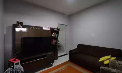 Casa térrea de 3 dormitórios, ótimo custo benefício.