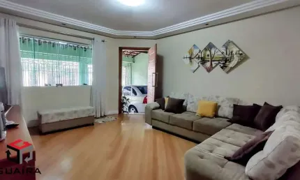 Casa térrea, 3 dormitórios, sendo 2 suítes, quintal, 4 vagas.