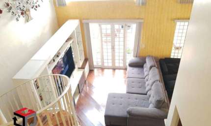 Sobrado amplo com 258 m² localizado no Jardim Bela Vista em Santo André.