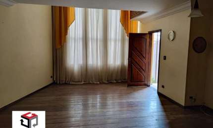 Sobrado com 229 metros / Bairro Pedroso em Mauá - SP