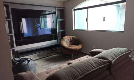 Sobrado com 265m² localizado na Vila Helena em Santo André- SP.