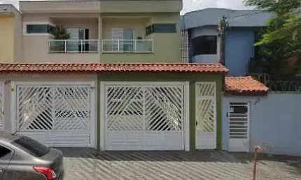 Sobrado com 289 m² localizado na Vila Alzira em Santo André.