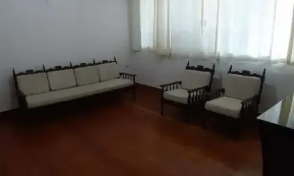 More no Centro de São Bernardo em uma casa com 277 metros de área construída e 317 de terreno.