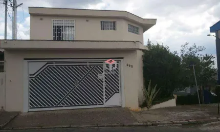 Sobrado com 240m² localizado na Vila Scarpelli em Santo André- SP.