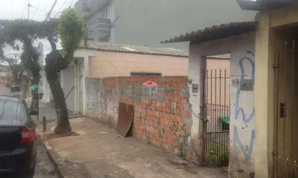 Terreno com 310 m² localizado no bairro Vila Junqueira em Santo André.