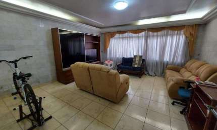 Sobrado perfeito para quem procura bastante espaço em uma excelente localização!