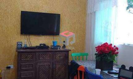 Sobrado amplo com 186m² localizado no Bairro Alves Dias em São Bernardo do Campo- SP.