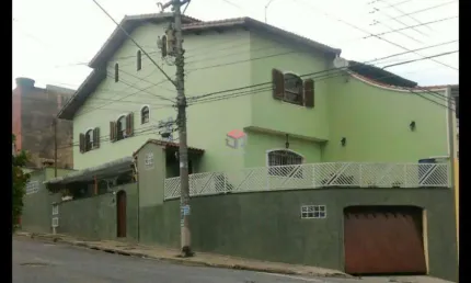 Sobrado com 206 m² localizado no Bairro São Vicente Mauá-SP.