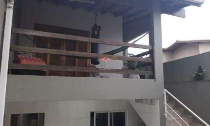 Sobrado com 250 m² localizado no bairro Vila Pires, Santo André