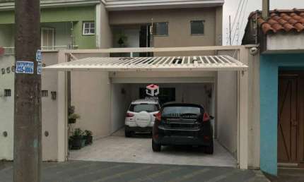 Sobrado com 233m² localizado na Vila Eldizia em Santo André- SP.