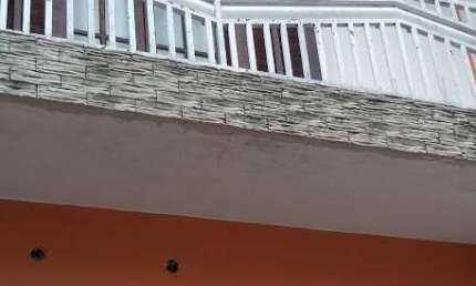 Sobrado com 264 m² localizado no Jardim das Maravilhas em Santo André/SP.